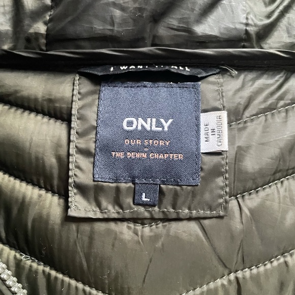 Green puffer size large - Picture 3 of 3